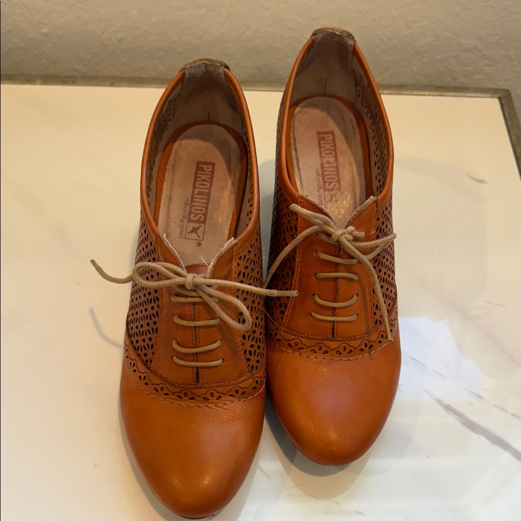 Pikolinos Women's Tan Leather Shoes. 3 Inch Heels. Made In Spain. Size 39